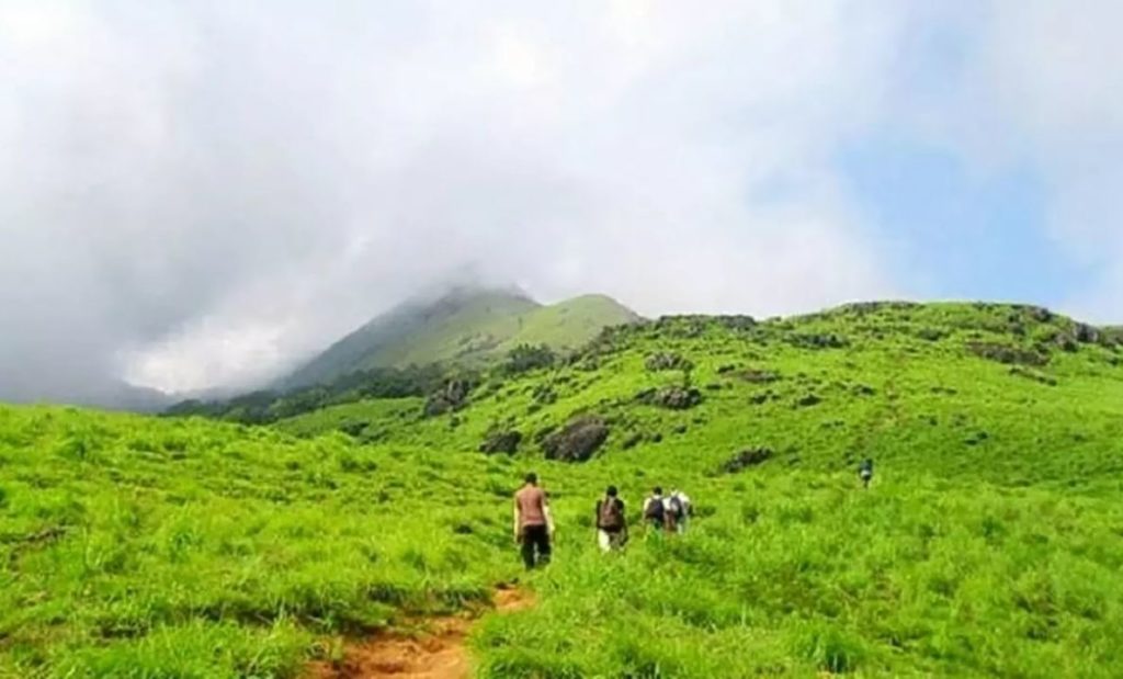 Idol destination for trekking Nishanemotte peak